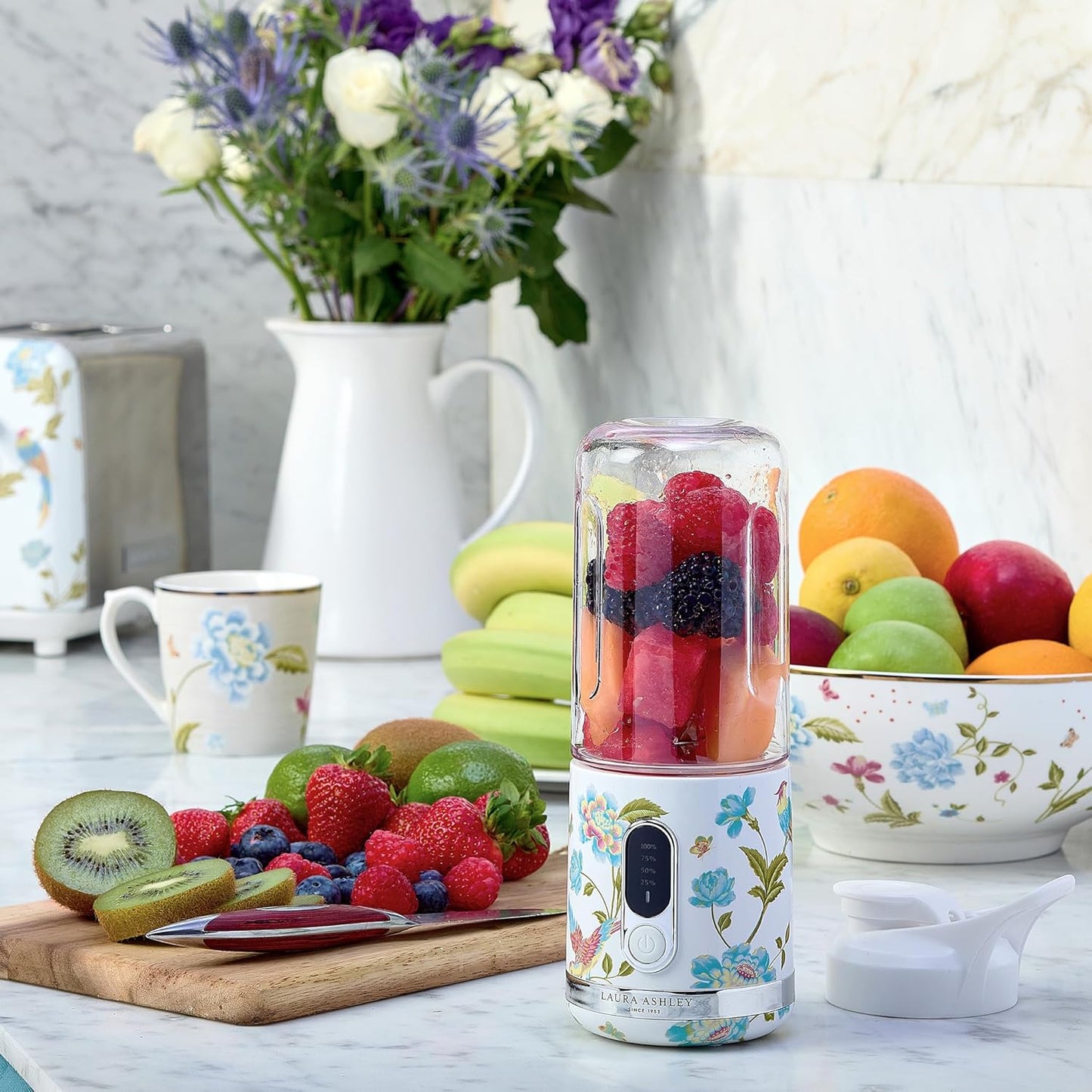 Mini Liquidificador Portátil Laura Ashley 450ml USB Elveden White, 100W, 6 Lâminas Inox, Smoothies, Academia, Viagem, Tampa Rosqueada