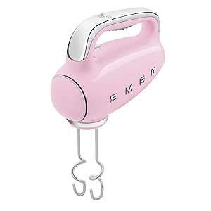 Batedeira Portátil SMEG Rosa Retrô 9 Velocidades 220W Display LED Turbo Acessórios em Inox Bolsa de Armazenamento 110V