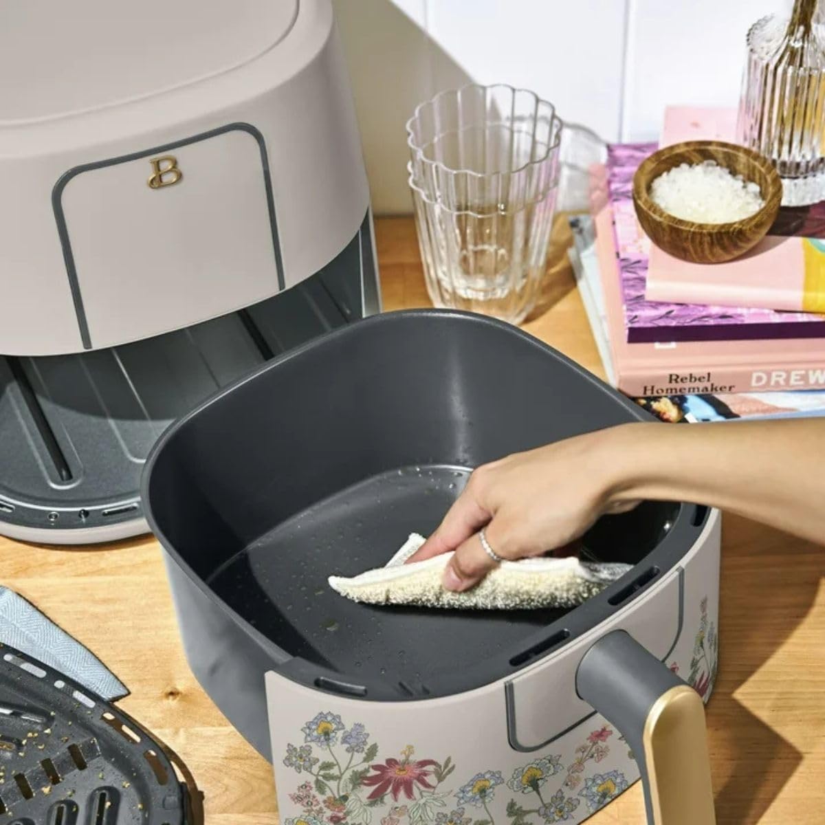 Air Fryer Digital 6L Beautiful Wildflower Porcini Taupe, TurboCrisp, 4 Funções, Display Touch, Cesto Antiad., 1750W, 110V