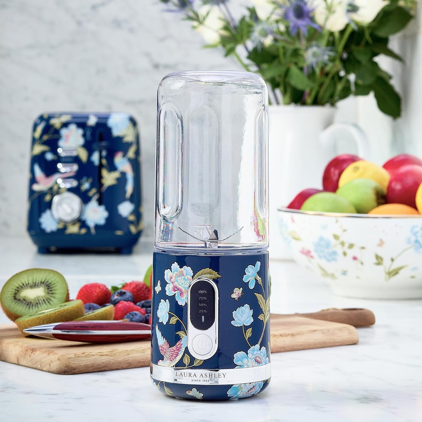 Mini Liquidificador Portátil Laura Ashley 450ml USB Elveden Navy, 100W, 6 Lâminas Inox, Smoothie, Academia, Viagem, Garrafa Tampa Rosqueada