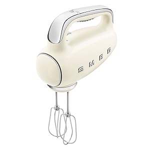 Batedeira Portátil SMEG Creme Retrô 9 Velocidades 220W Display LED Turbo Acessórios em Inox Bolsa de Armazenamento 110V