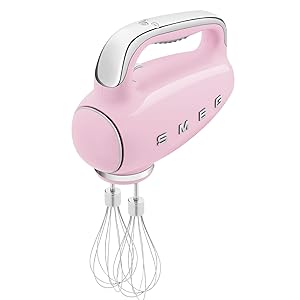 Batedeira Portátil SMEG Rosa Retrô 9 Velocidades 220W Display LED Turbo Acessórios em Inox Bolsa de Armazenamento 110V